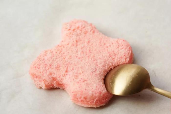 制作花型蛋糕片